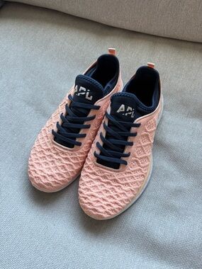 APL TechLoom Pro Running Sneakers (Peach & Navy)